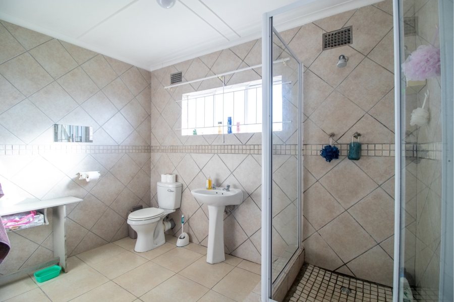 5 Bedroom Property for Sale in East London Rural Eastern Cape